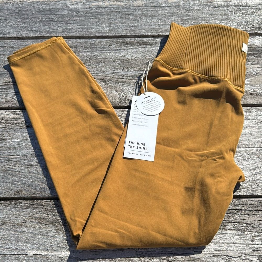Vuori Rib Studio Legging size Medium NWT DARK GOLDEN Women's Performance